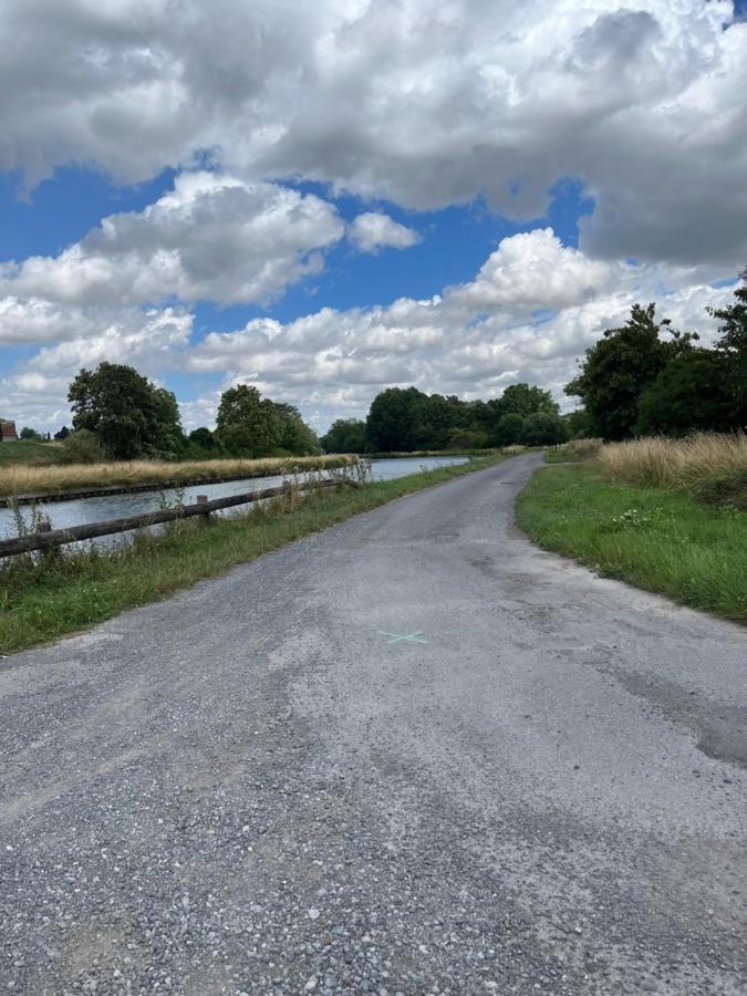 Superbe Appartement Au Bord Du Canal De St Quentin Saint-Quentin  Eksteriør billede
